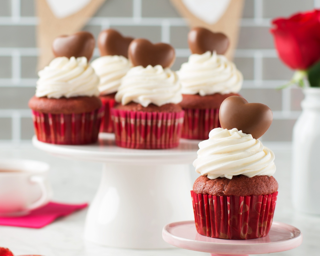 Кекс со сливками и шоколадным сердечком