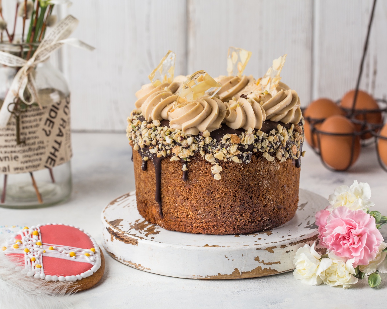 Пасхальный кулич с кремом и шоколадом 