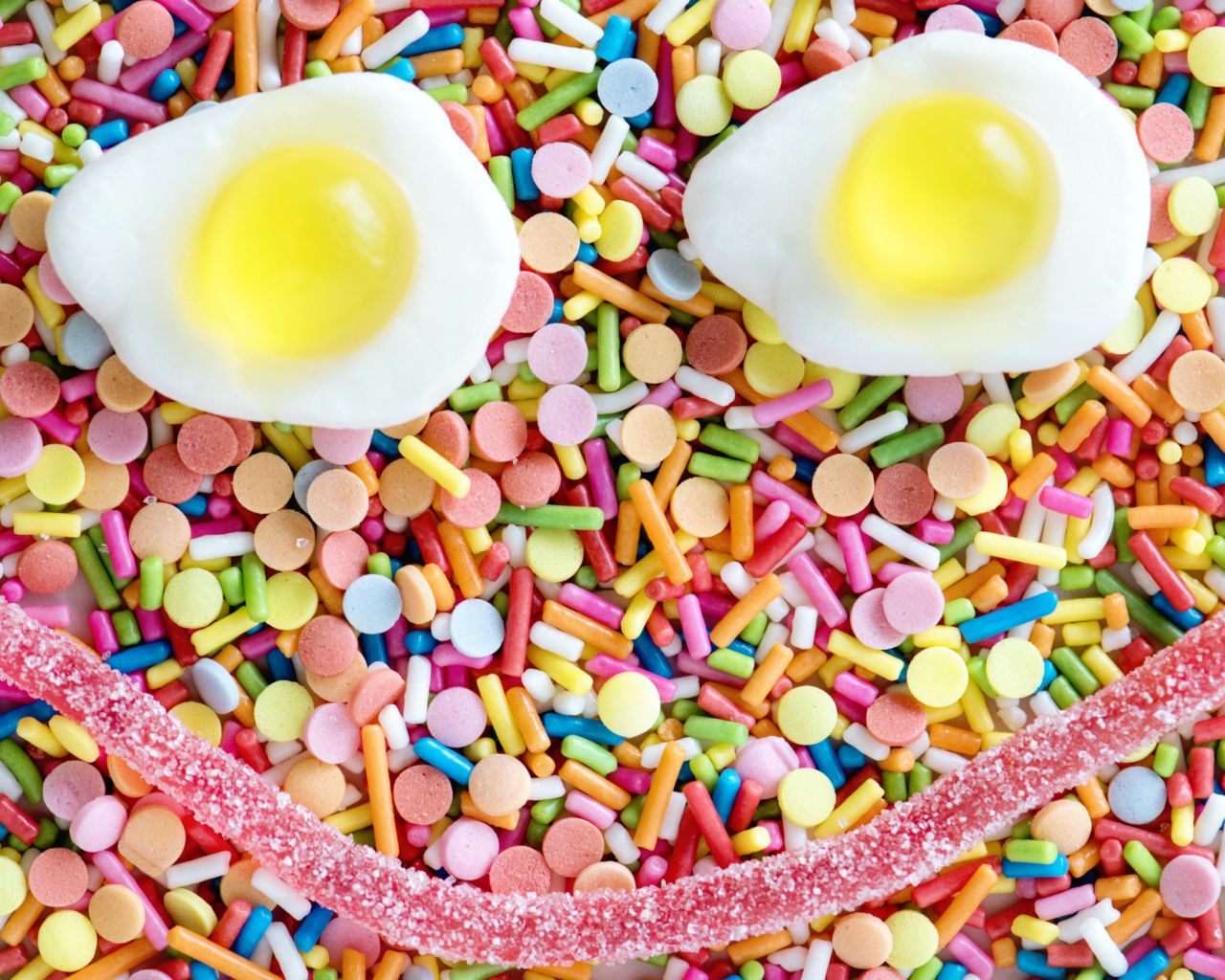 Сладкая улыбка из конфет 