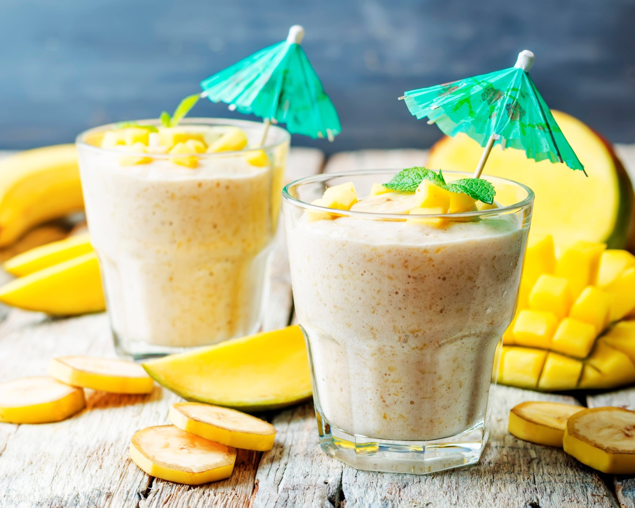 Молочный коктейль с авокадо и бананами