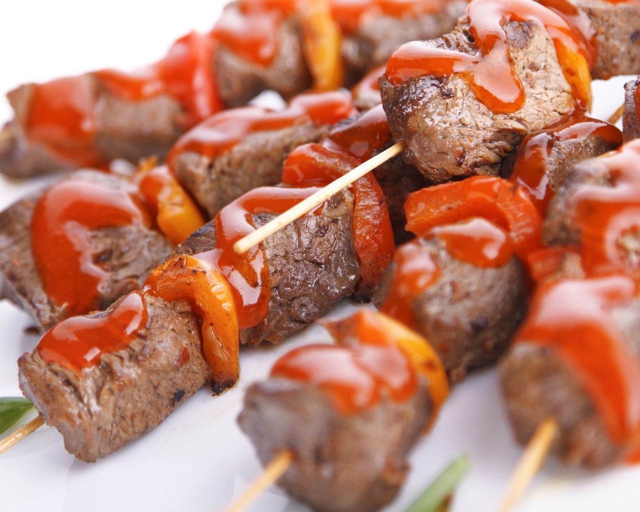 Shish Kebab On Wooden Skewers With Sauce Desktop Wallpapers 1280x1024 Images, Photos, Reviews