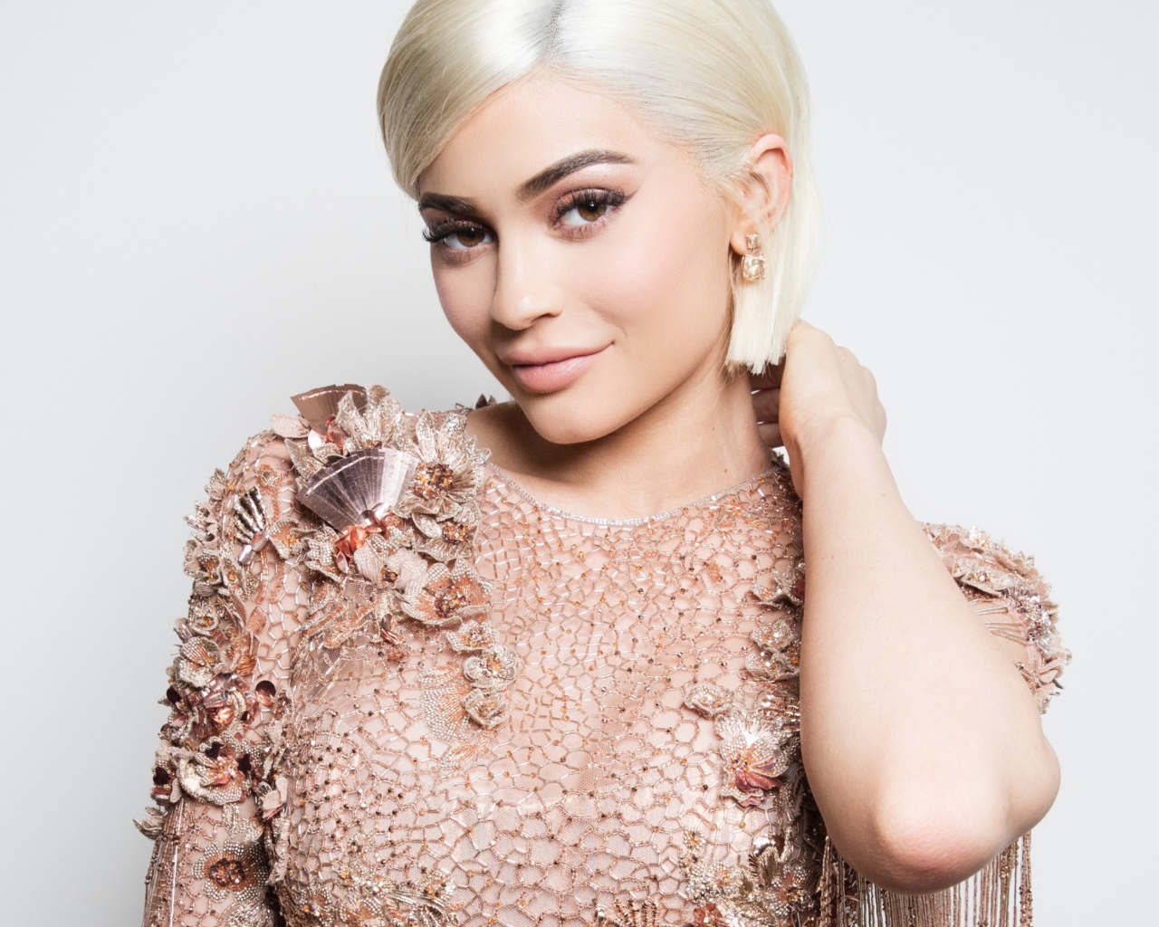 Американская модель Кайли Дженнер в красивом платье