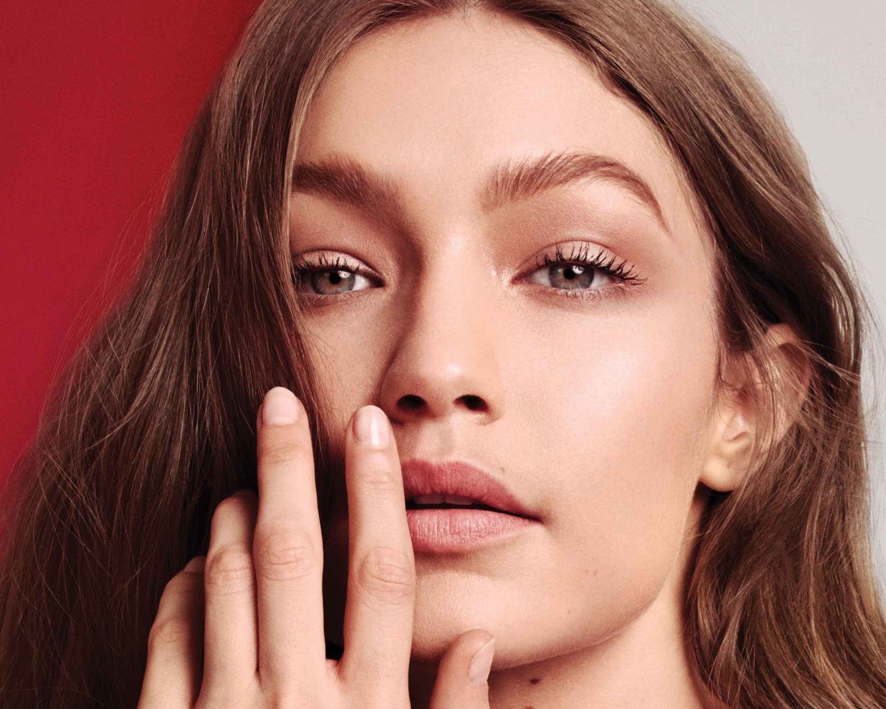 Нежная девушка модель Джиджи Хадид лицо крупным планом