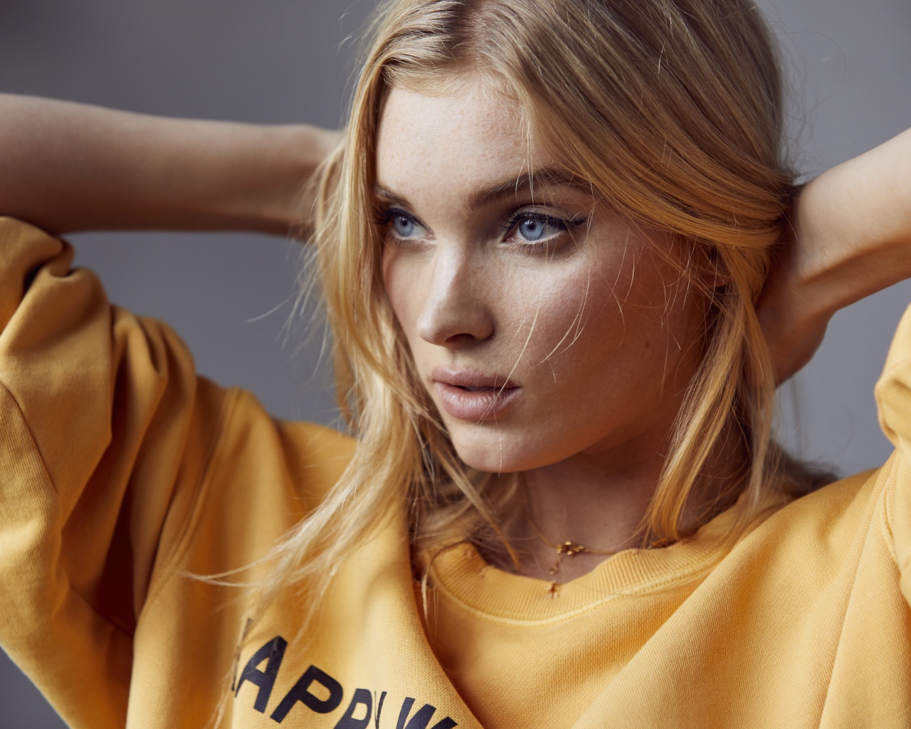 Молодая шведская модель Эльза Хоск