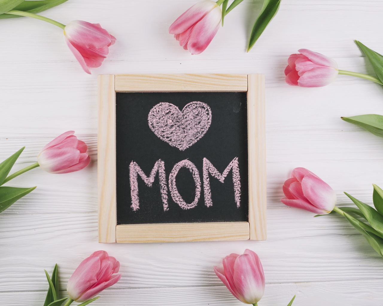 Розовые тюльпаны на день Матери 