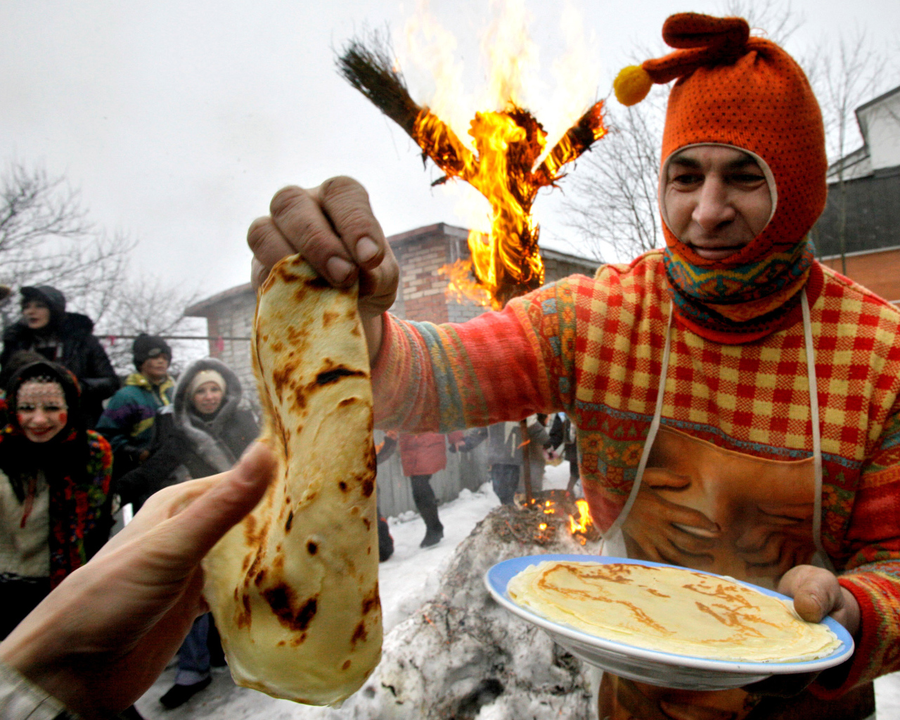 Праздничные гулянья с блинами на праздник  Масленица