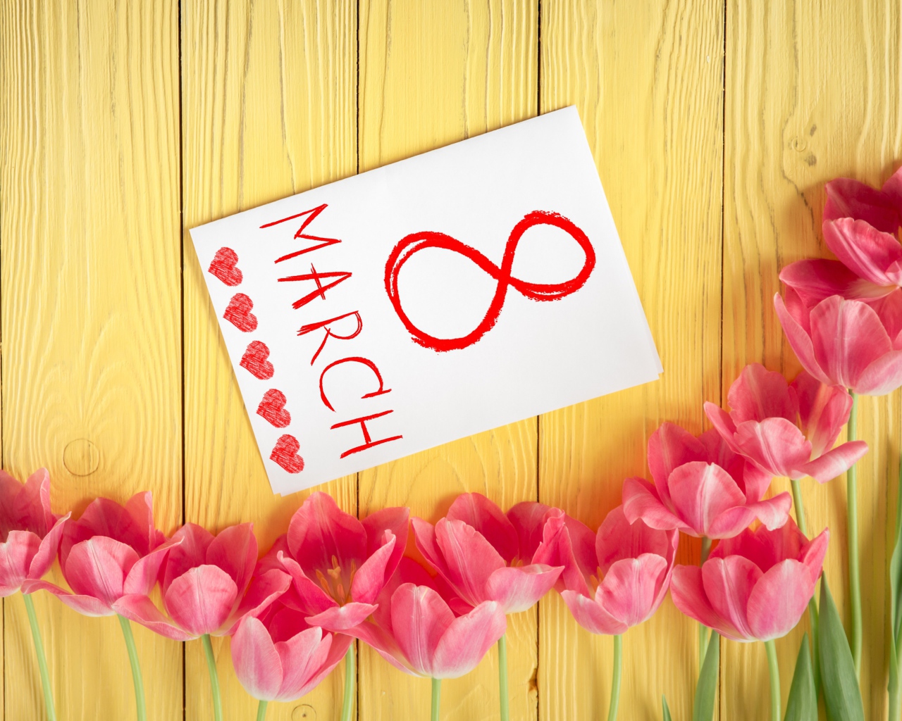 Розовые тюльпаны и открытка на 8 марта
