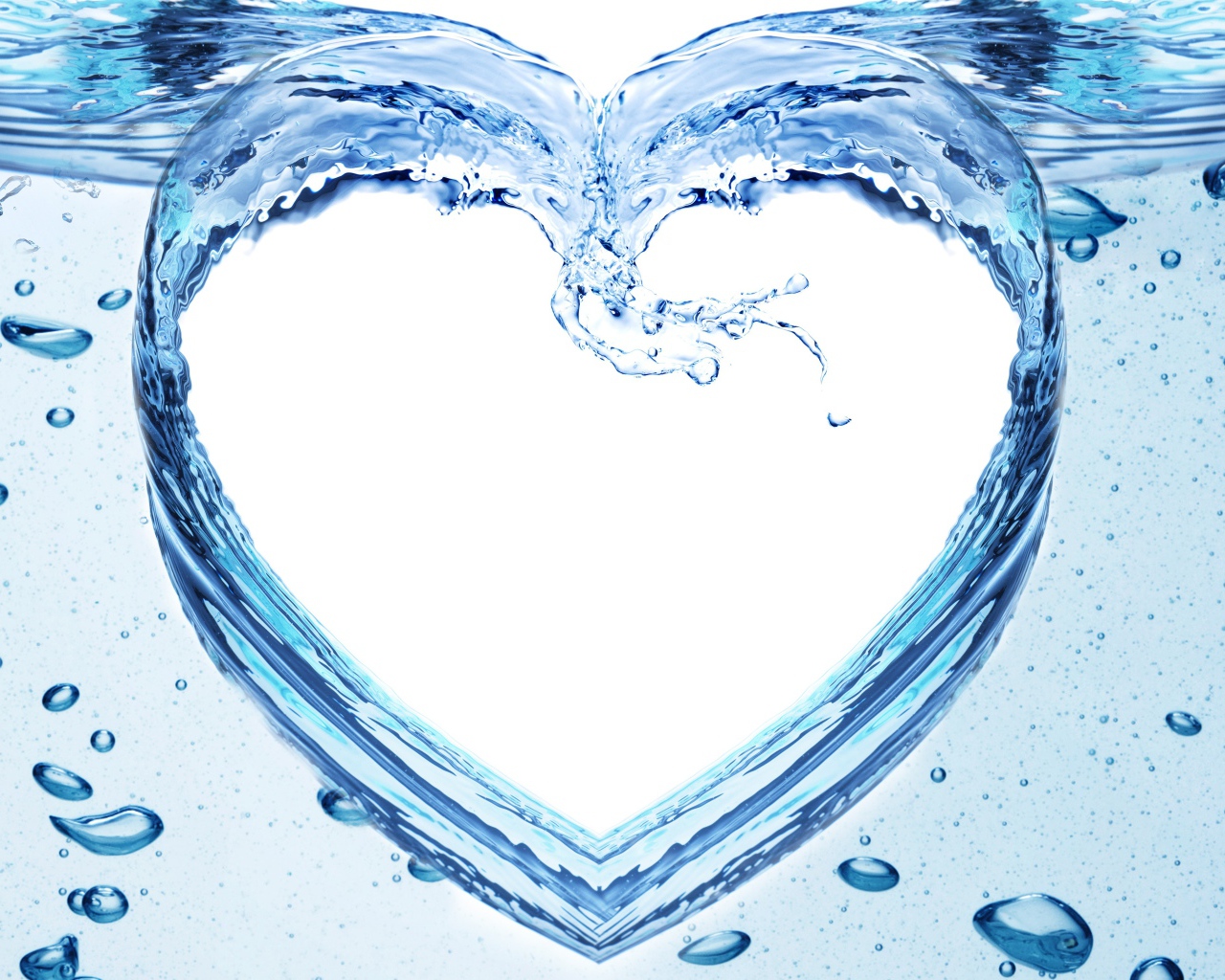 Сердце из воды на белом фоне