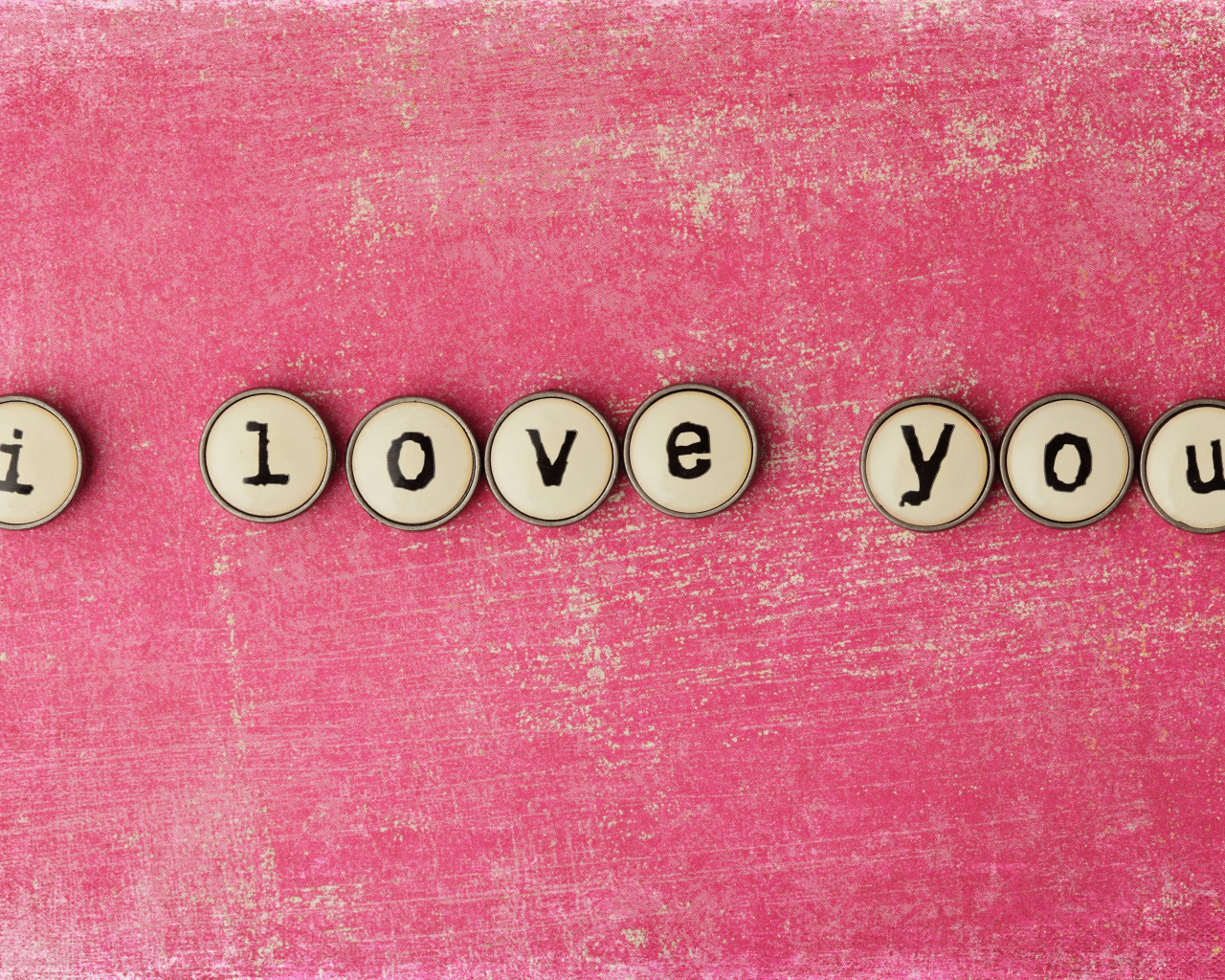 Надпись Я тебя люблю на розовом фоне
