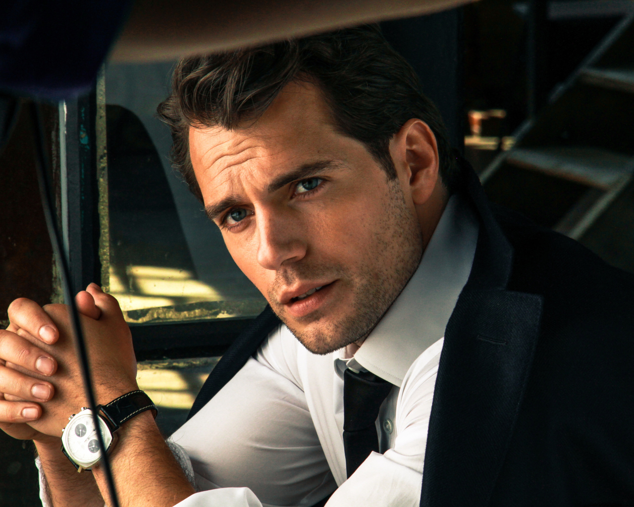 Красивый английский актер Генри Кавилл