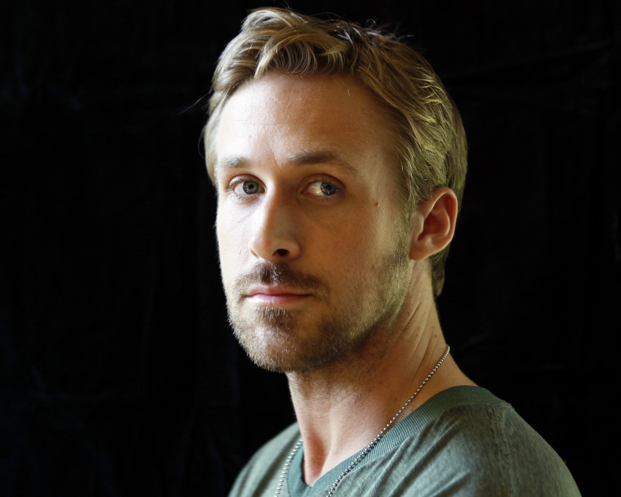 Красивый мужчина, популярный актер Райан Гослинг