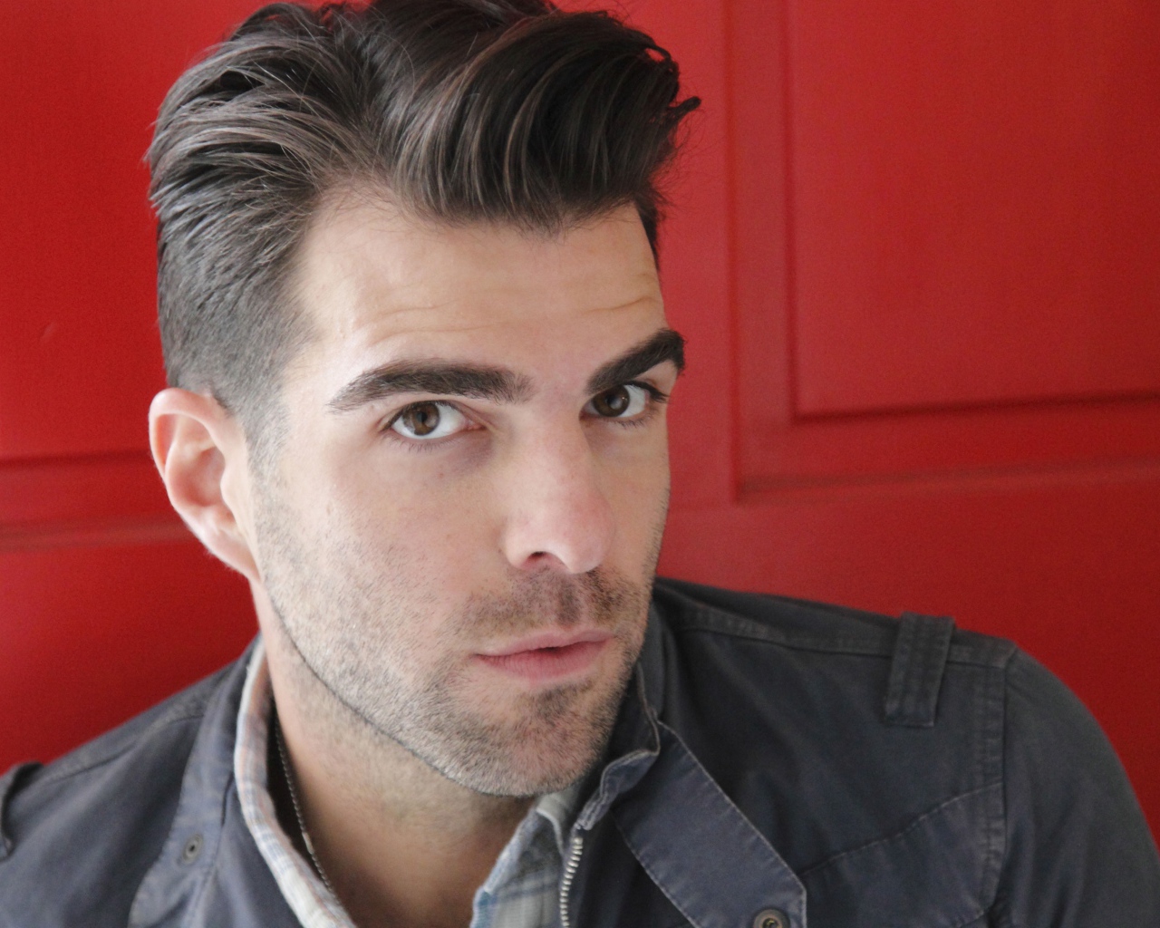 Стильный актер Закари Куинто