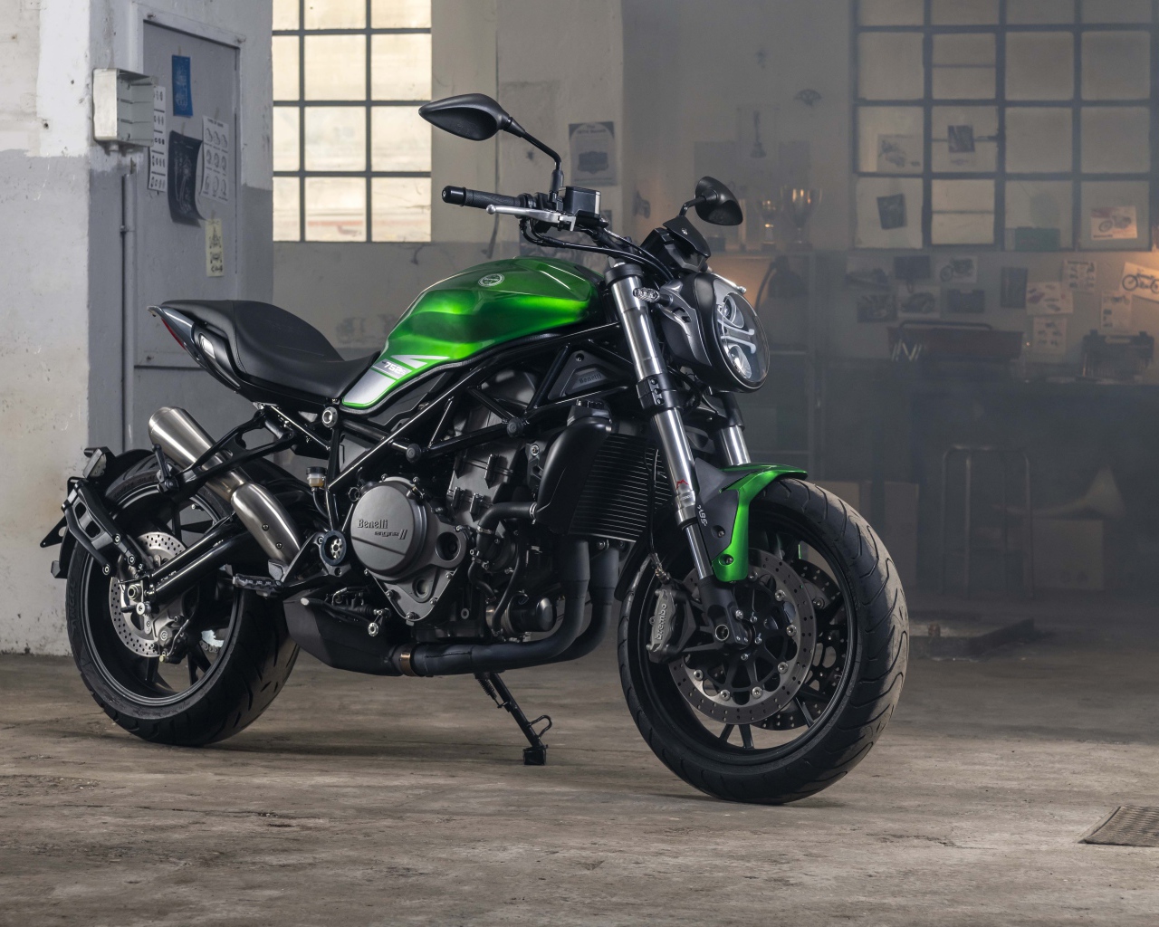 Мотоцикл Benelli 752S, 2019 года в гараже