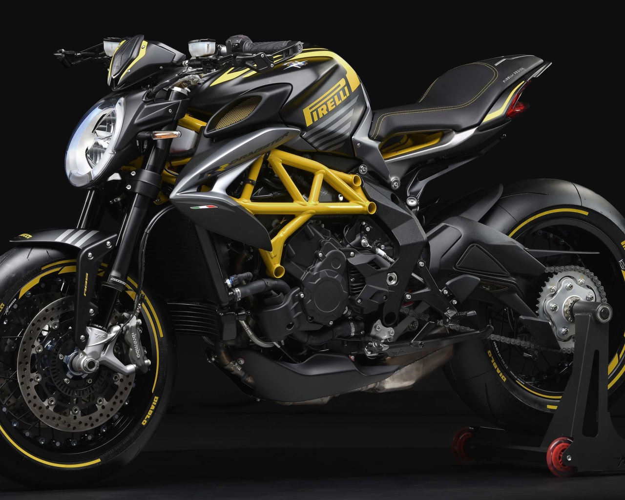 Спортивный мотоцикл Agusta Dragster 800 RR Pirelli 2018 года