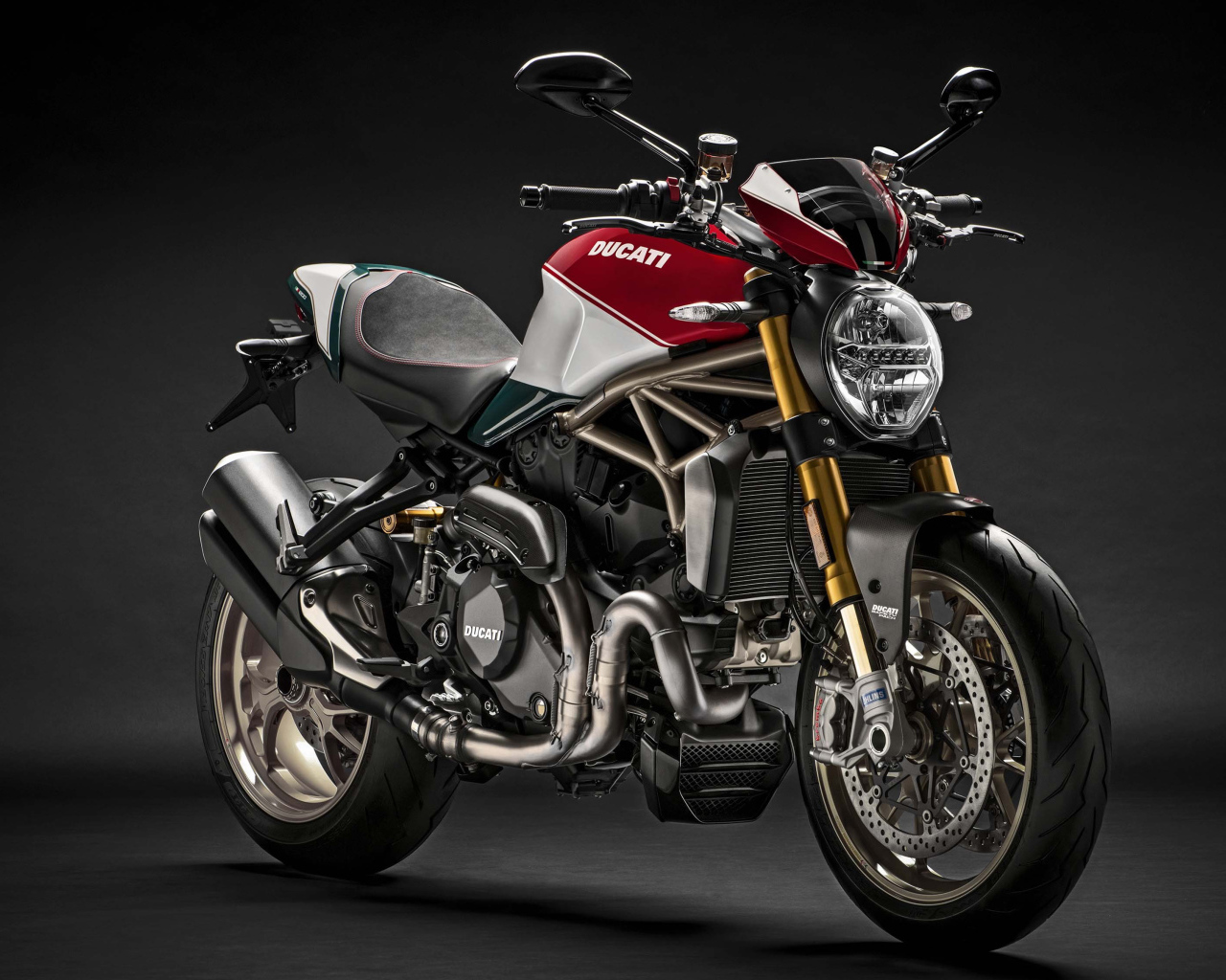 Мотоцикл  Ducati Monster 1200, 2018 года на сером фоне