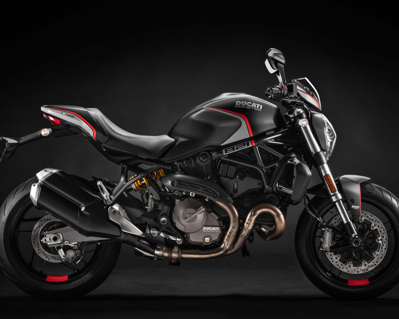 Мотоцикл Ducati Monster 821, 2019 года вид сбоку