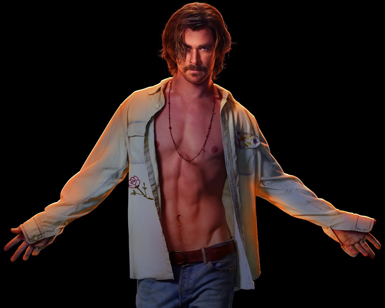 Актер Крис Хемсворт в фильме Ничего хорошего в отеле «Эль Рояль», 2018