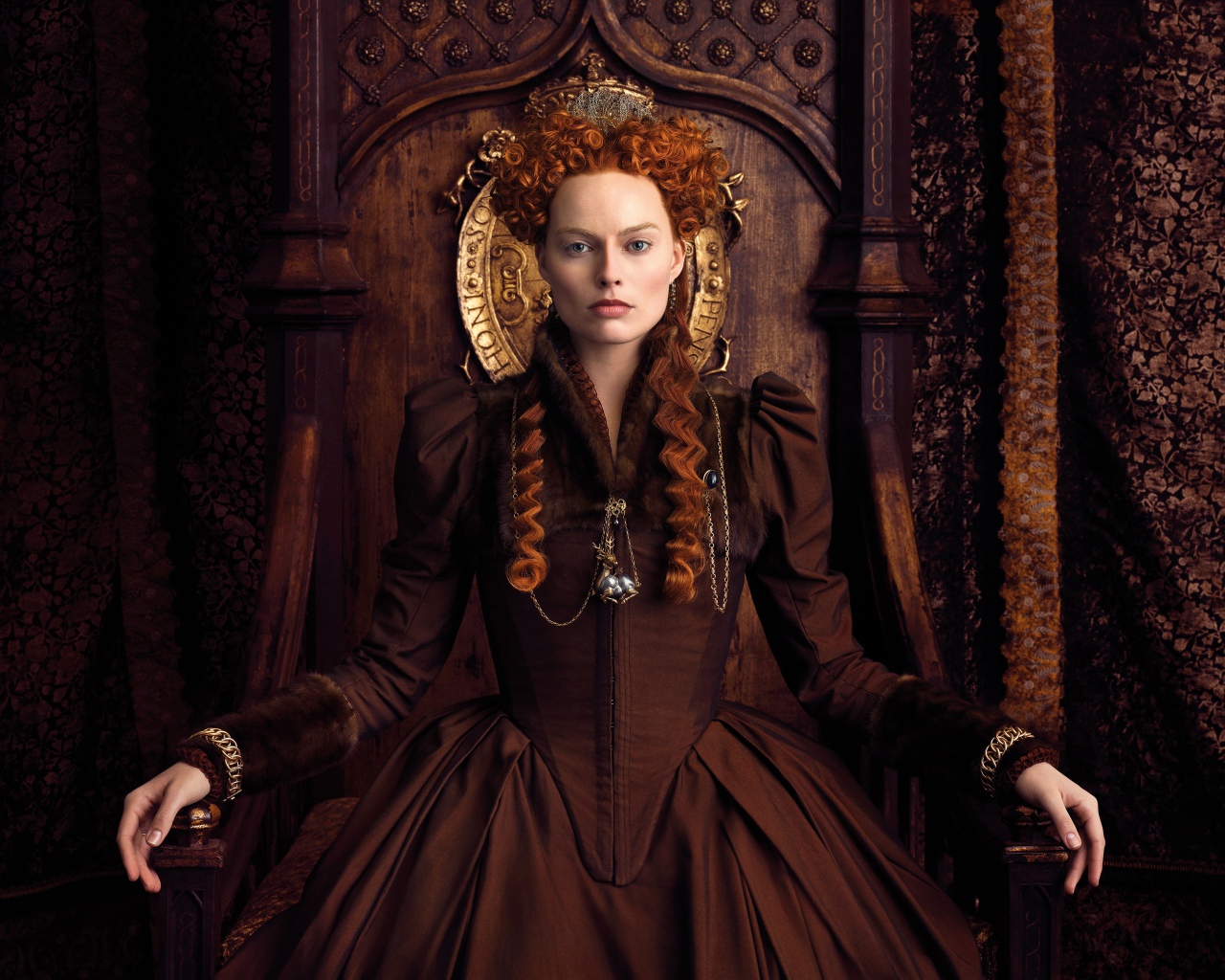 Актриса Марго Робби в фильме Две королевы, 2018