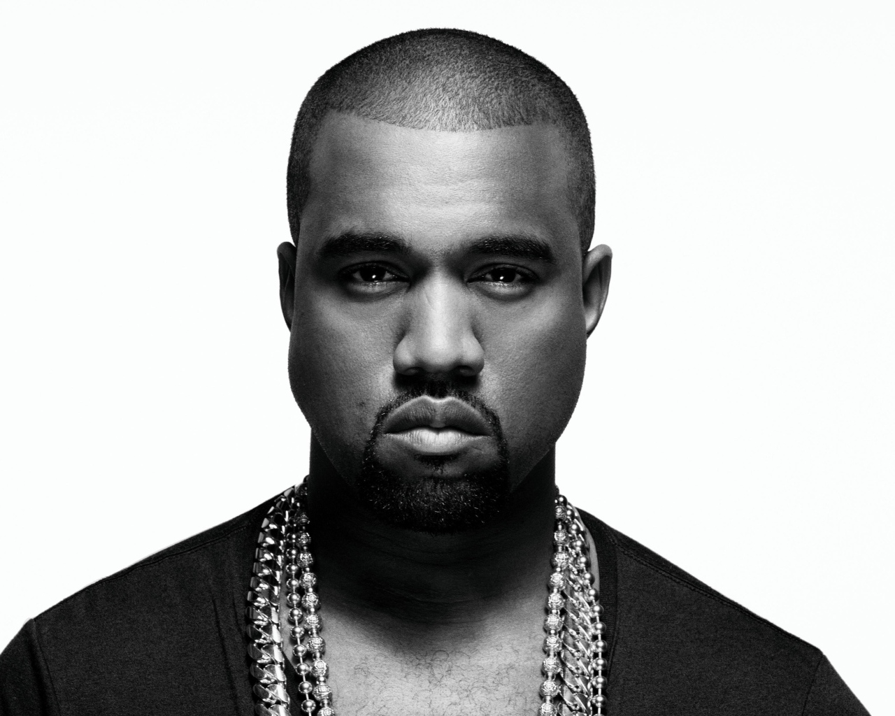 Американский рэпер Канье Уэст черно белое фото