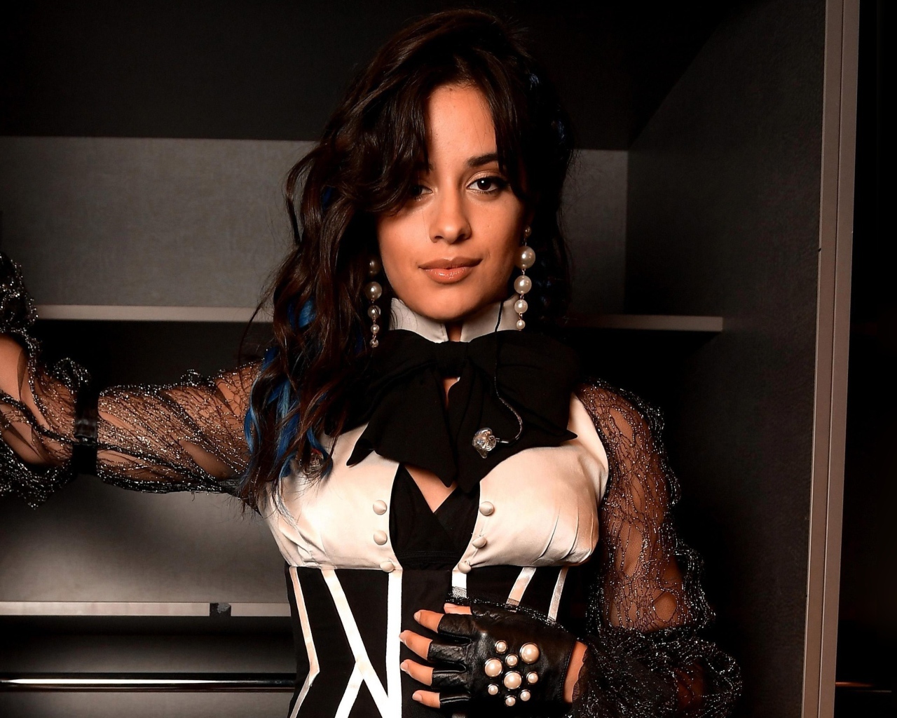 Красивая брюнетка, певица Камила Кабельо