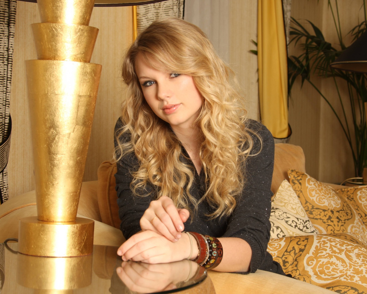 Красивая молодая певица Тейлор Свифт