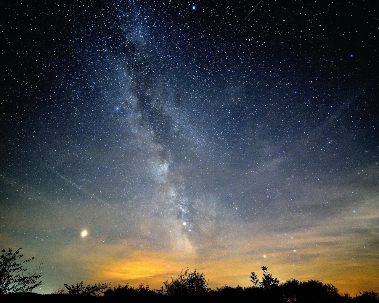 Млечный путь в красивом звездном небе ночью