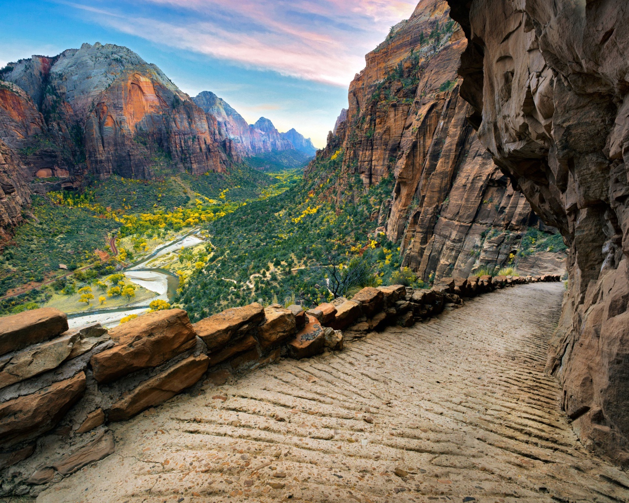 Скальное образованиеЭнджелс Лендинг,  Юта. США