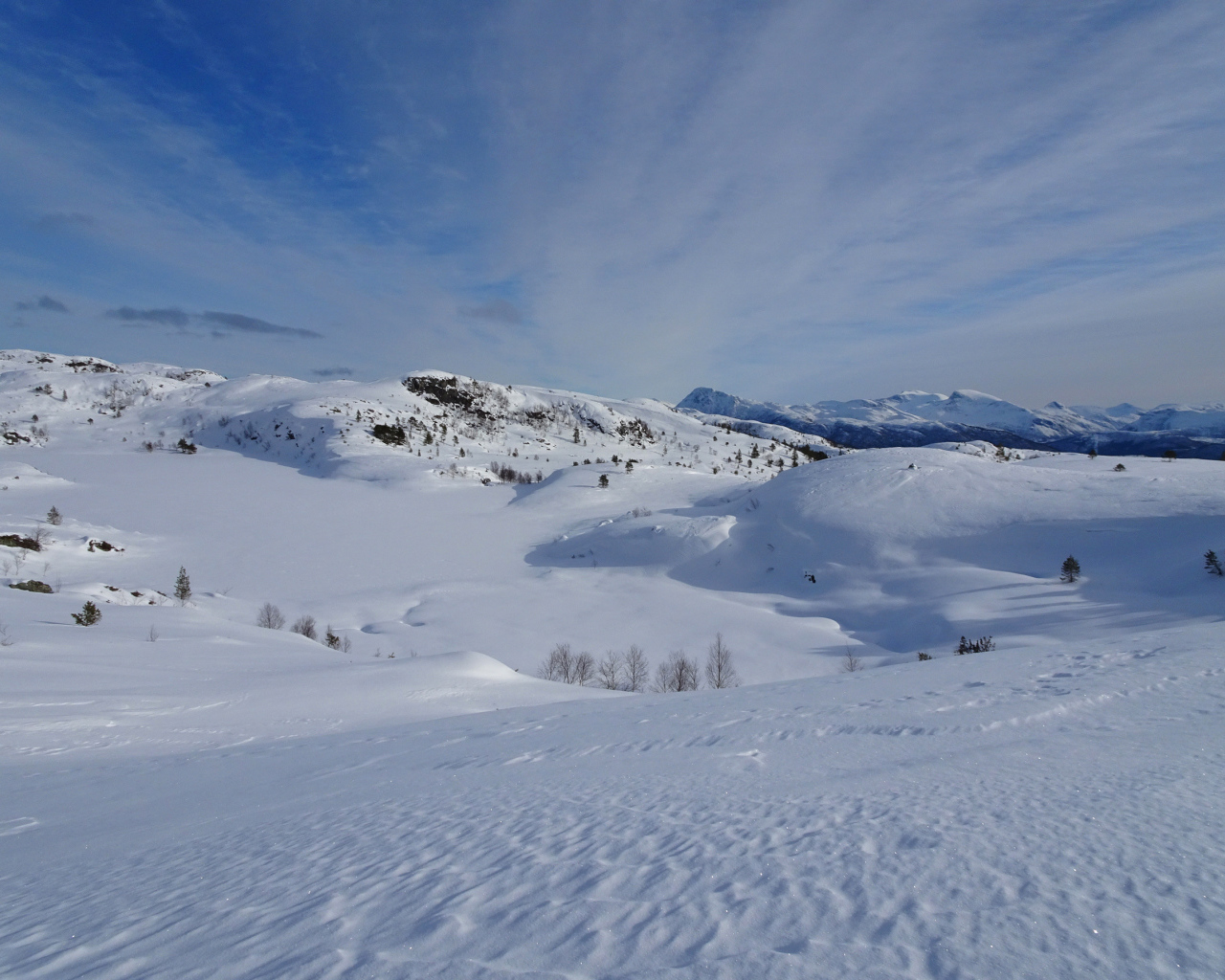 Заснеженные склоны под зимним небом, Норвегия