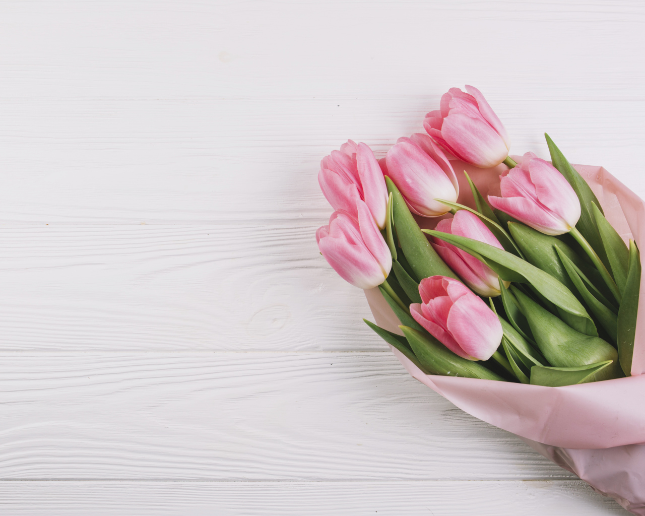 Букет розовых тюльпанов, шаблон для поздравительной открытки