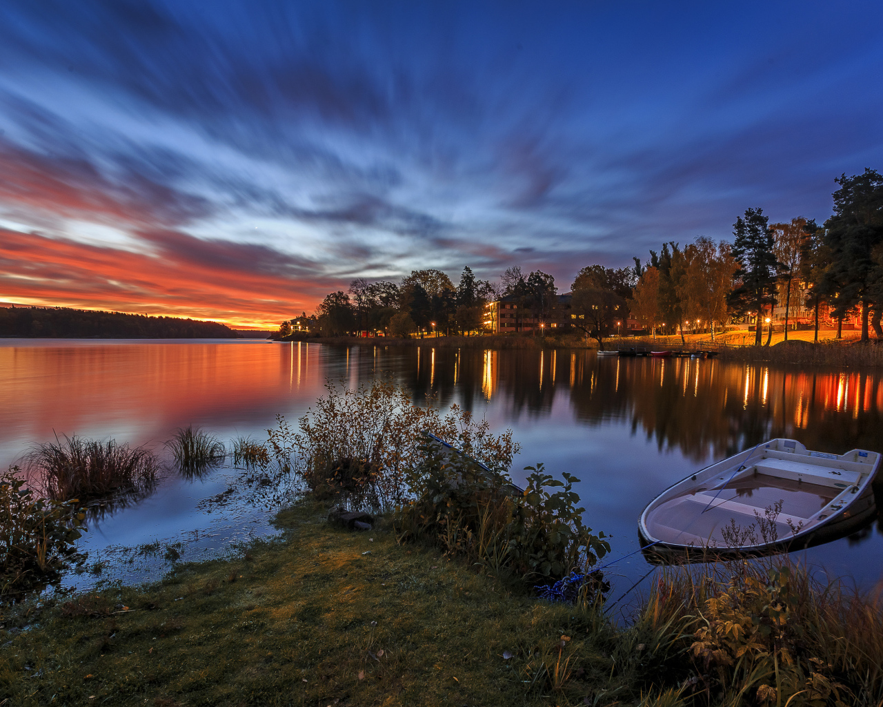Закат солнца на реке, Швеция