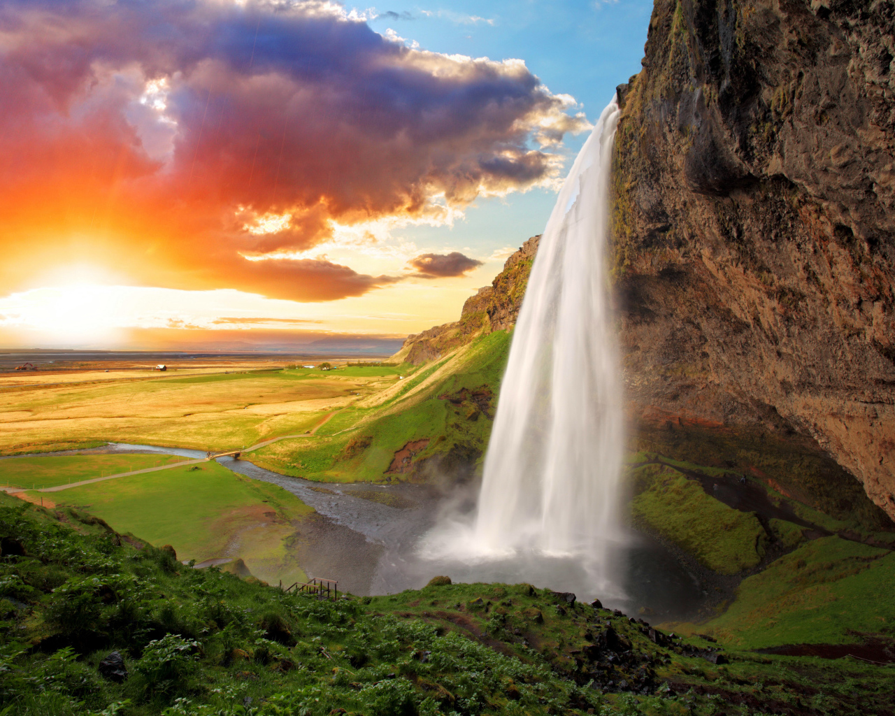 Красивый вид на водопад Сельяландсфосс, Исландия