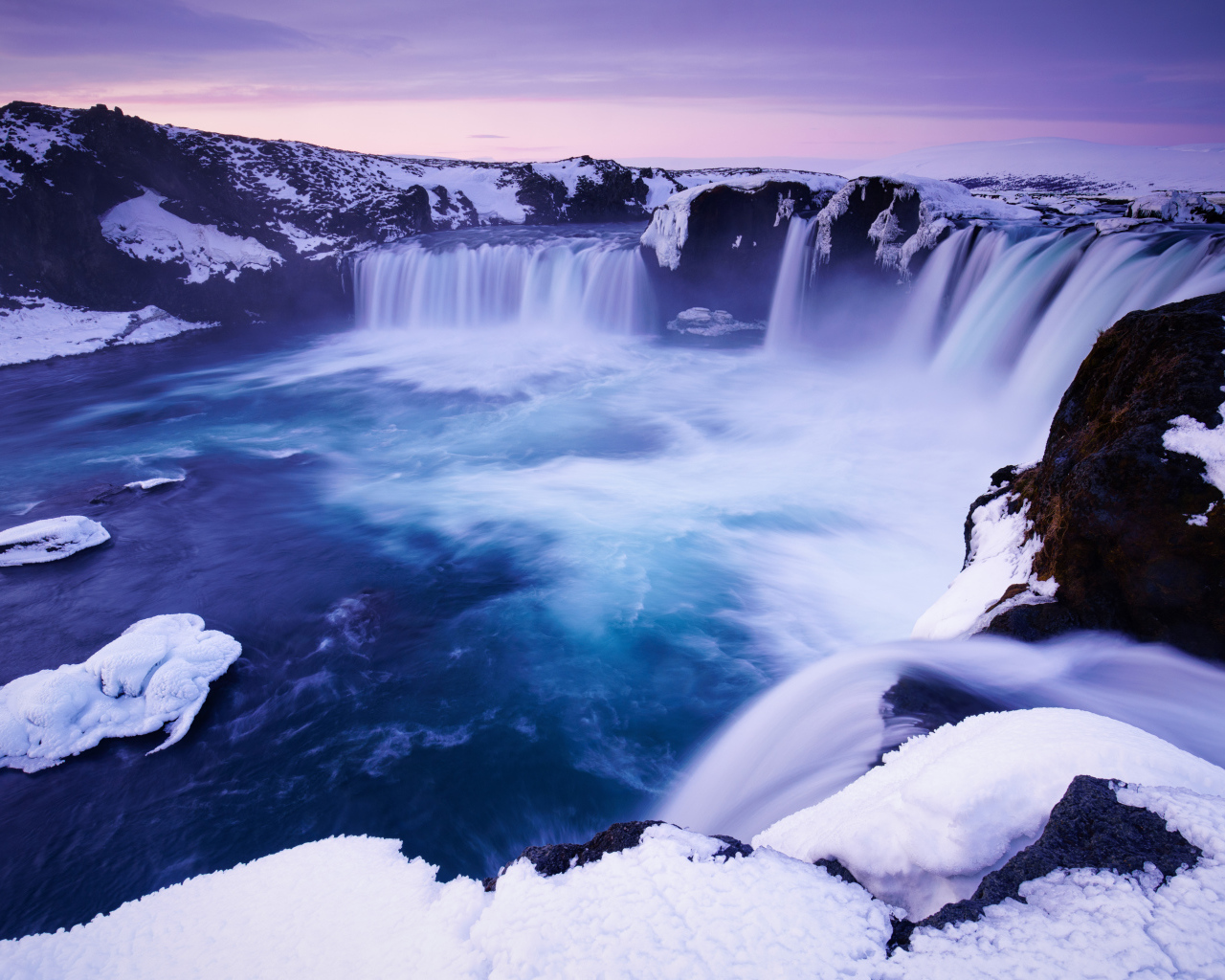 Водопад Годафосс зимой, Исландия