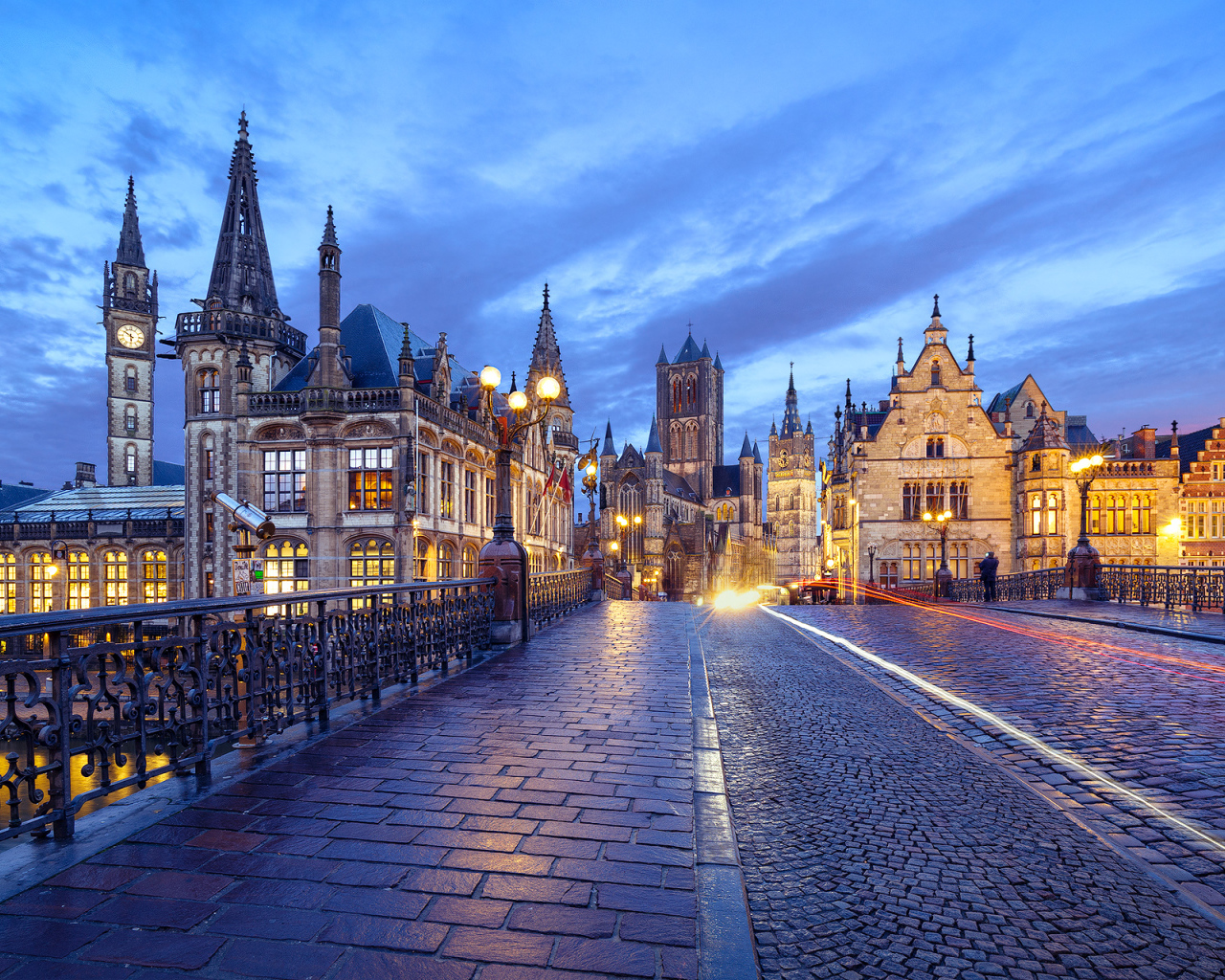 Мост и старинные дома в городе Гент, Бельгия