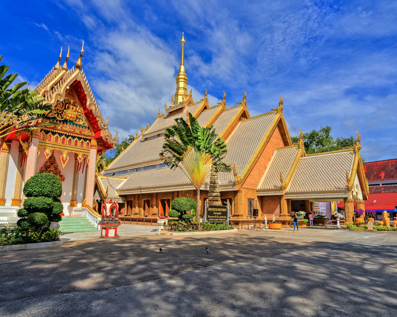 Buddhist temple Wat Maha Wanaram, Thailand, Asia