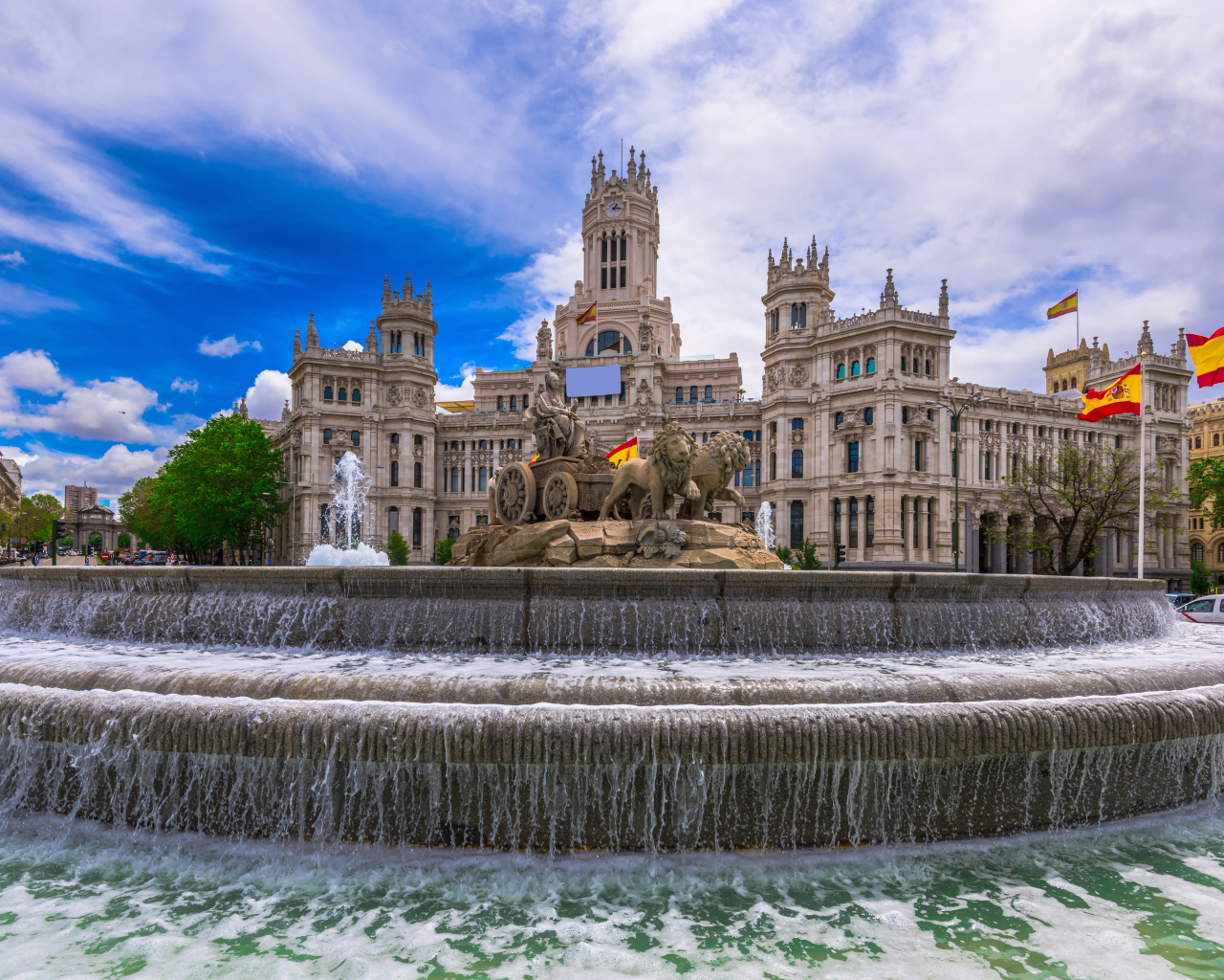 Большой фонтан на площади, Мадрид. Испания