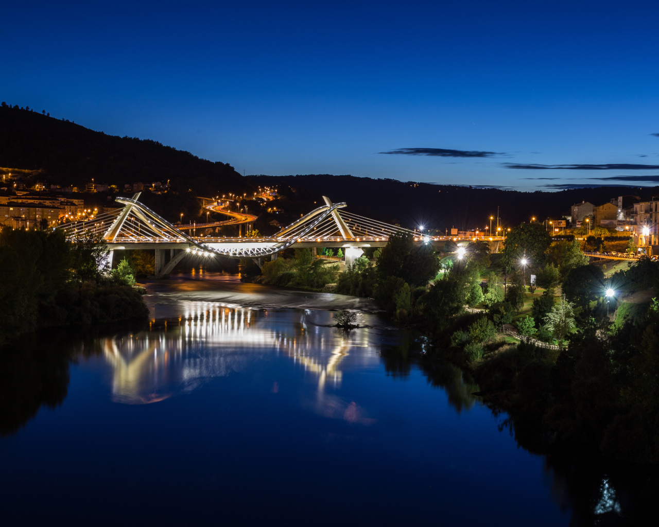 Ночной мост над рекой, Испания