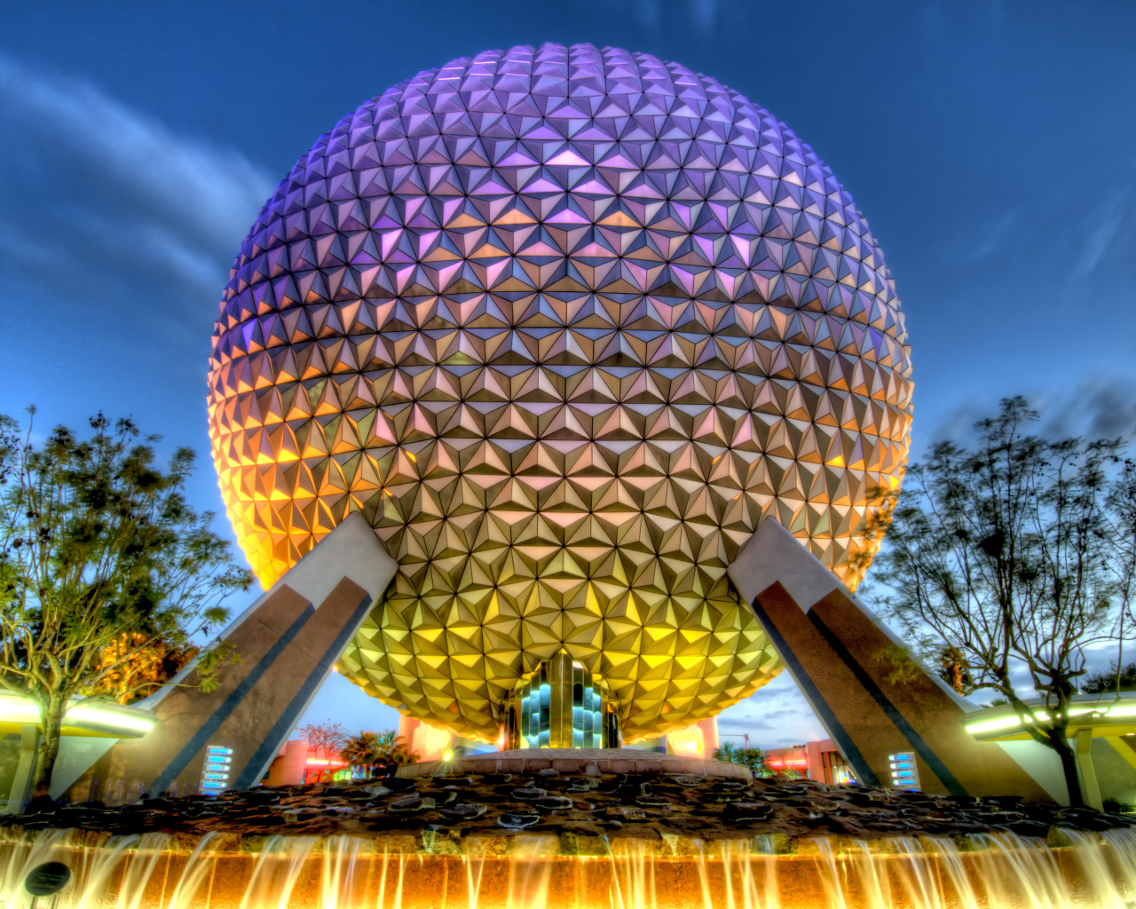 Космический корабль «Земля», символ тематического парка Эскот, Флорида. США