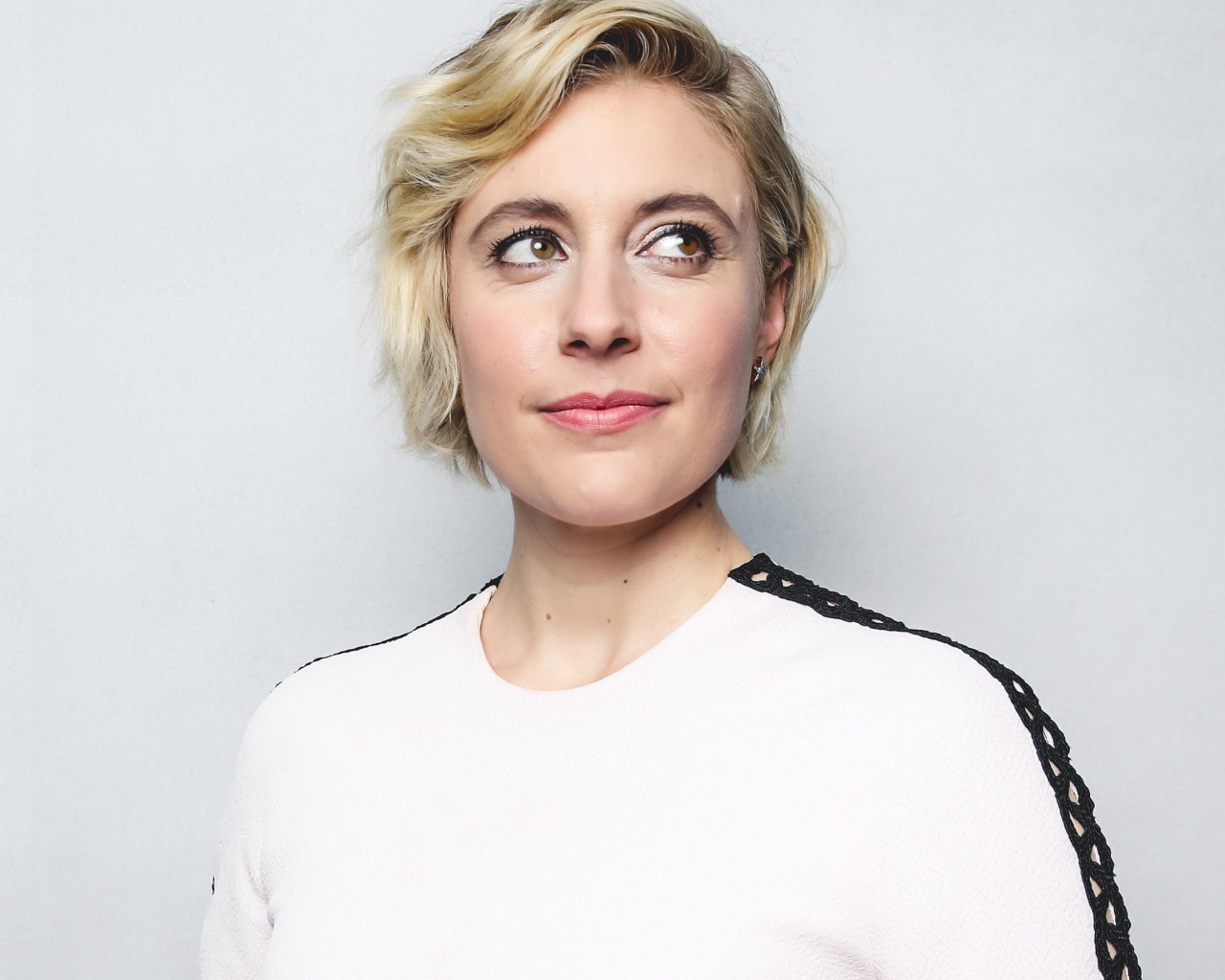 Актриса Грета Гервиг фото на сером фоне