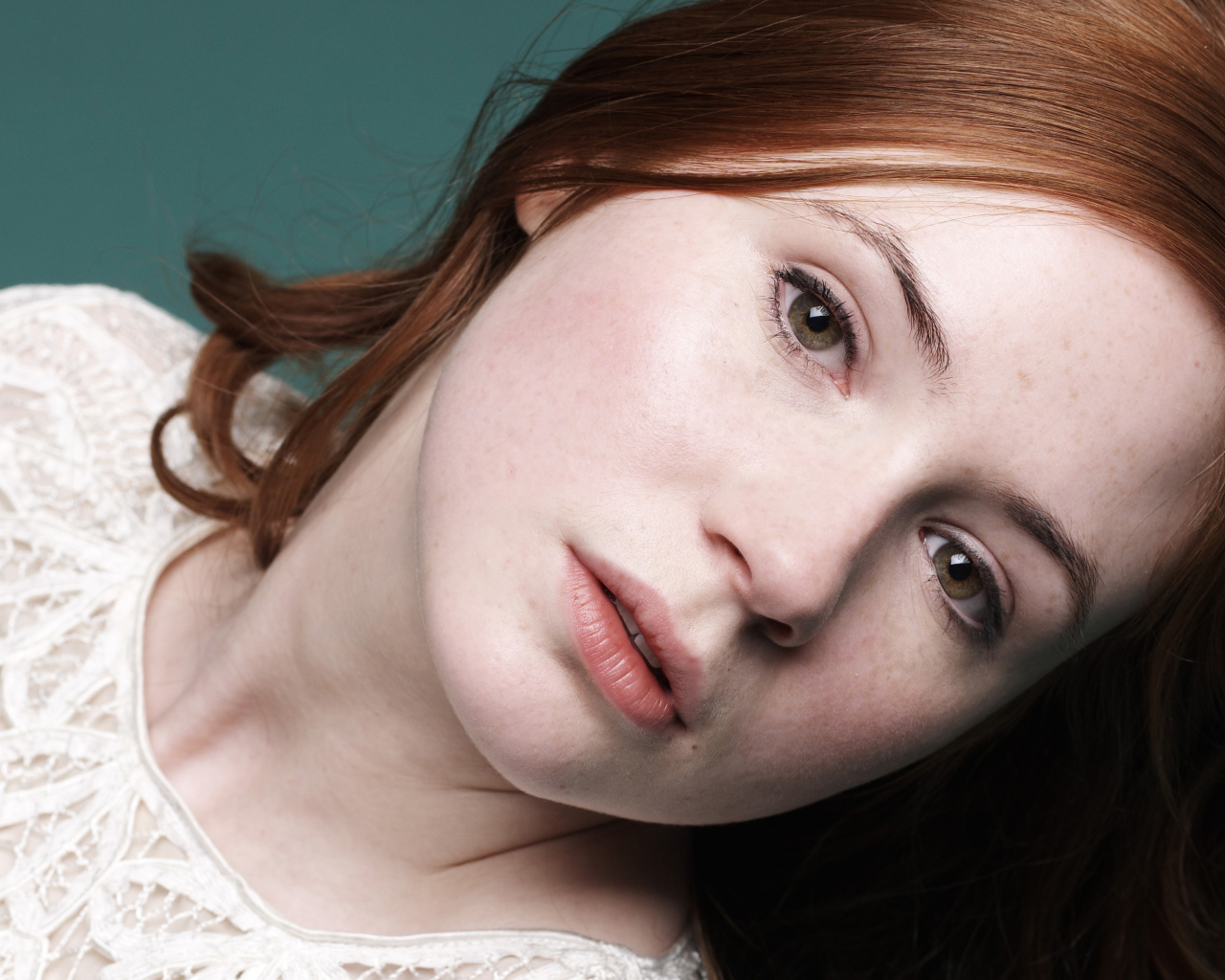 Актриса Карен Гиллан фото крупным планом