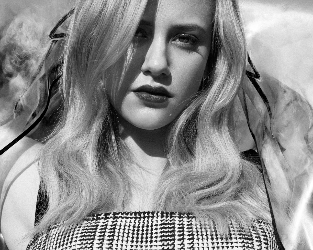 Актриса Лили Рейнхарт, черно-белое фото