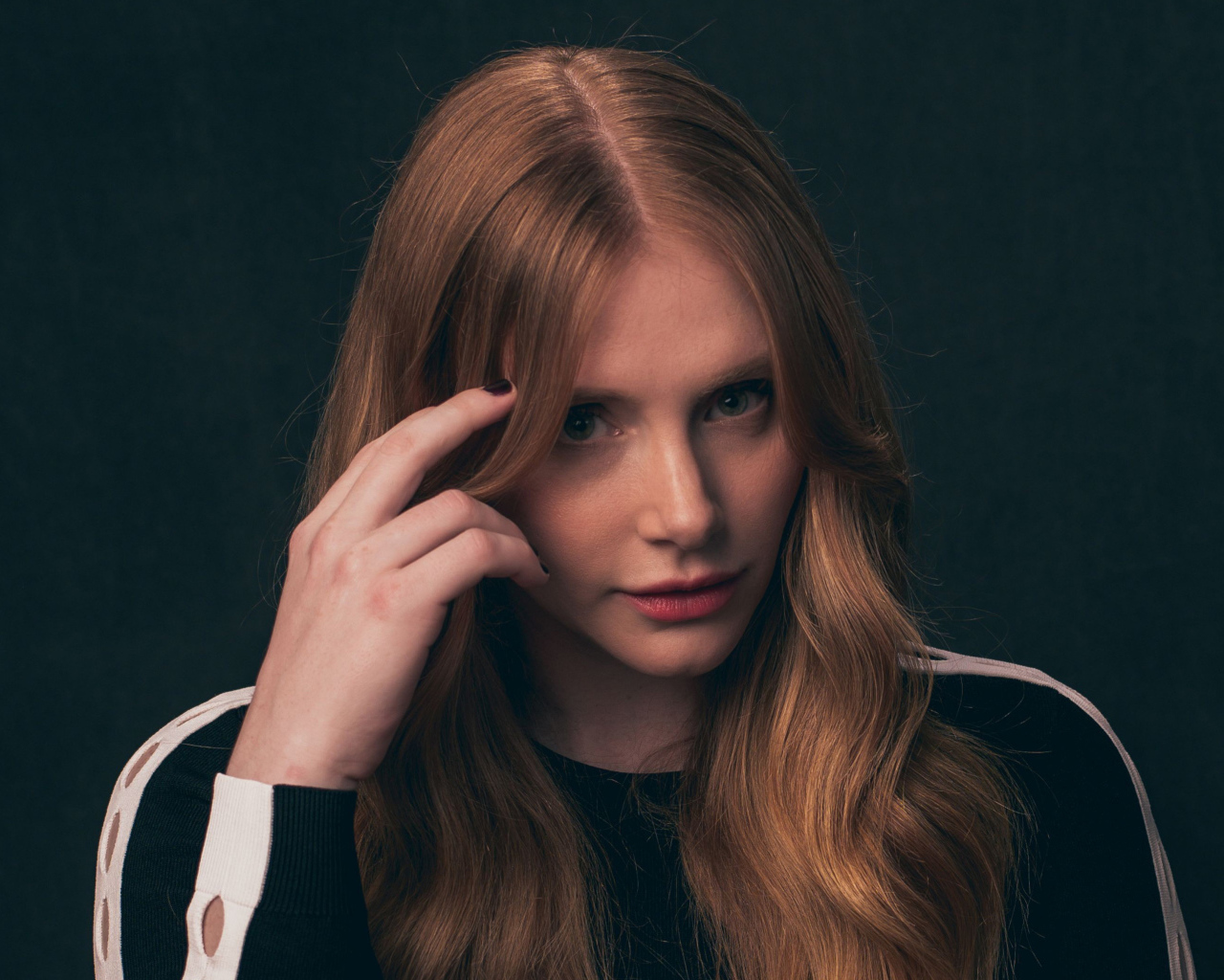 Американская рыжеволосая актриса Брайс Даллас Ховард