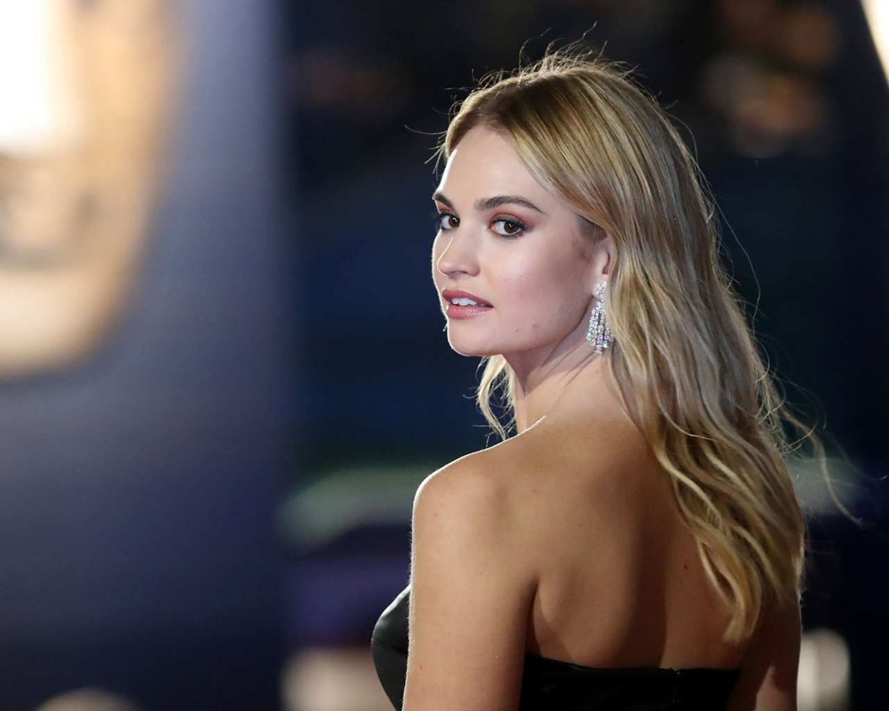 Красивая британская актриса Лили Джеймс