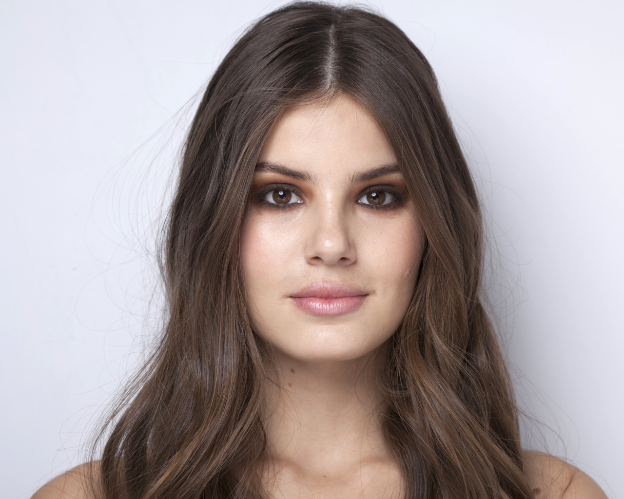 Красивая актриса Камила Кейроз