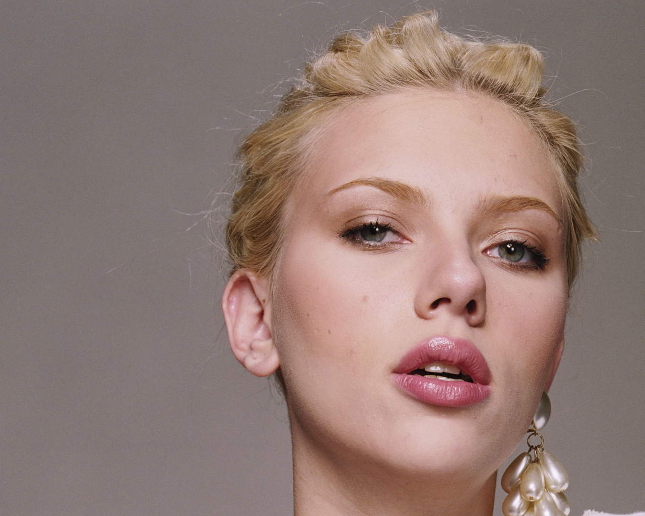 Красивая блондинка, актриса Скарлетт Йоханссон