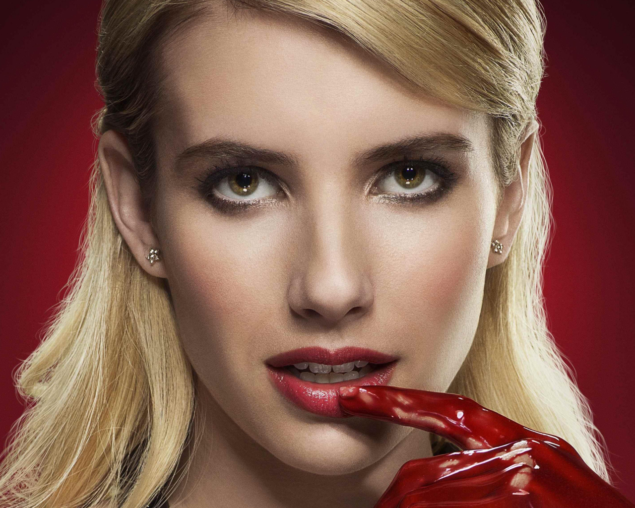 Красивая блондинка актриса Эмма Робертс