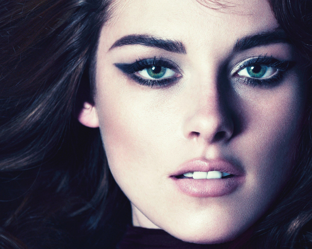 Красивая зеленоглазая актриса Кристен Стюарт фото крупным планом