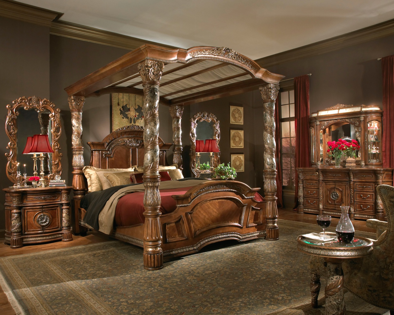 Спальня в старинном стиле с большой деревянной кроватью 