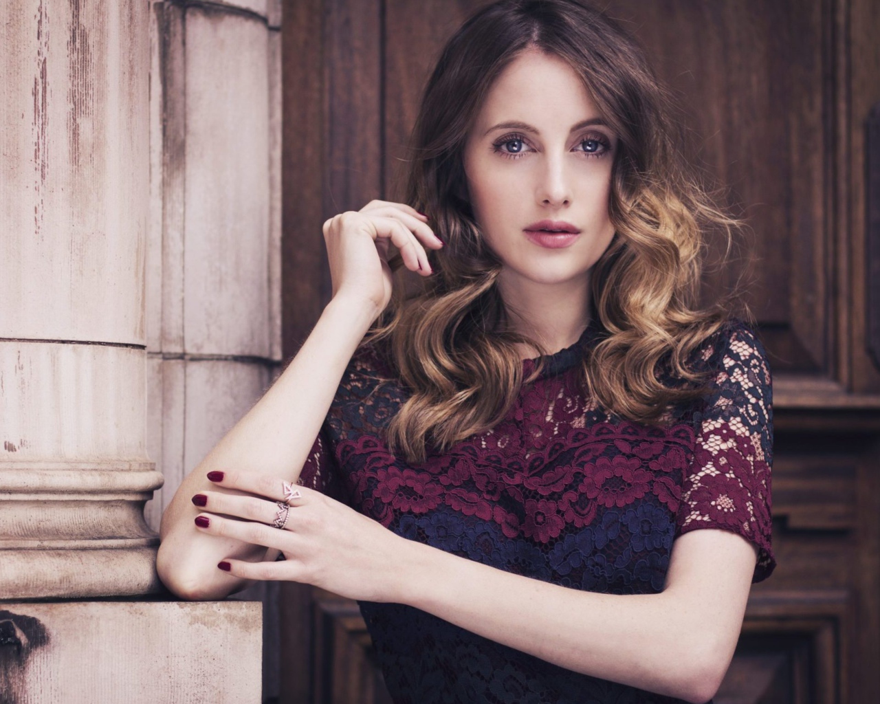 Голубоглазая актриса Рози Фортескью 2018