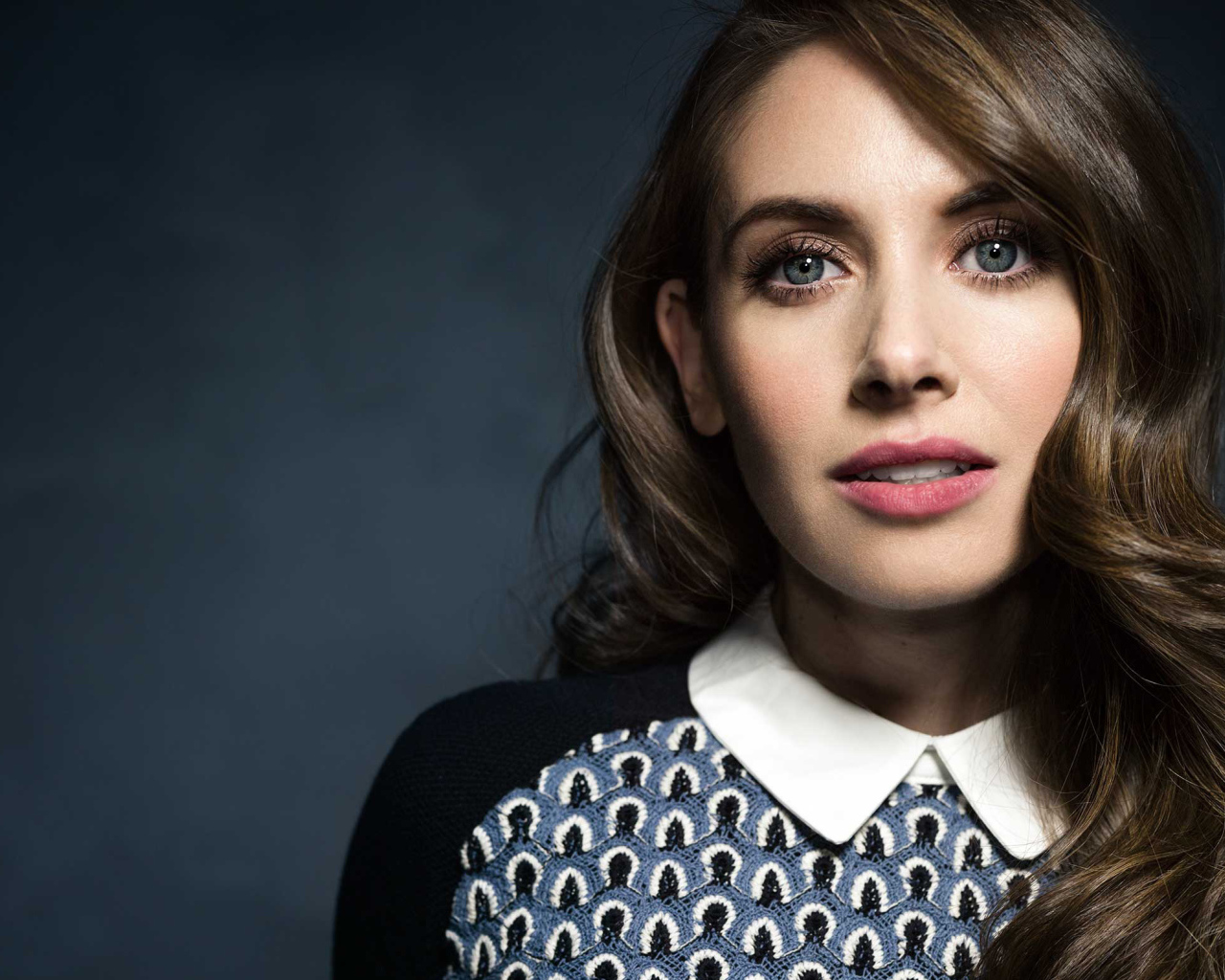 Голубоглазая брюнетка, актриса Элисон Бри