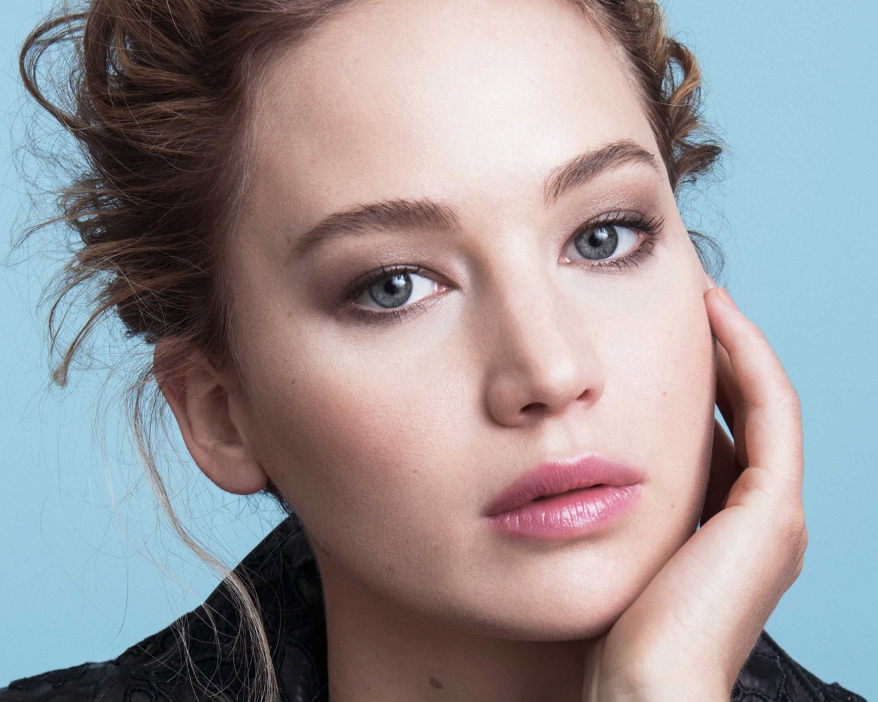 Голубоглазая нежная девушка, актриса Дженнифер Лоуренс